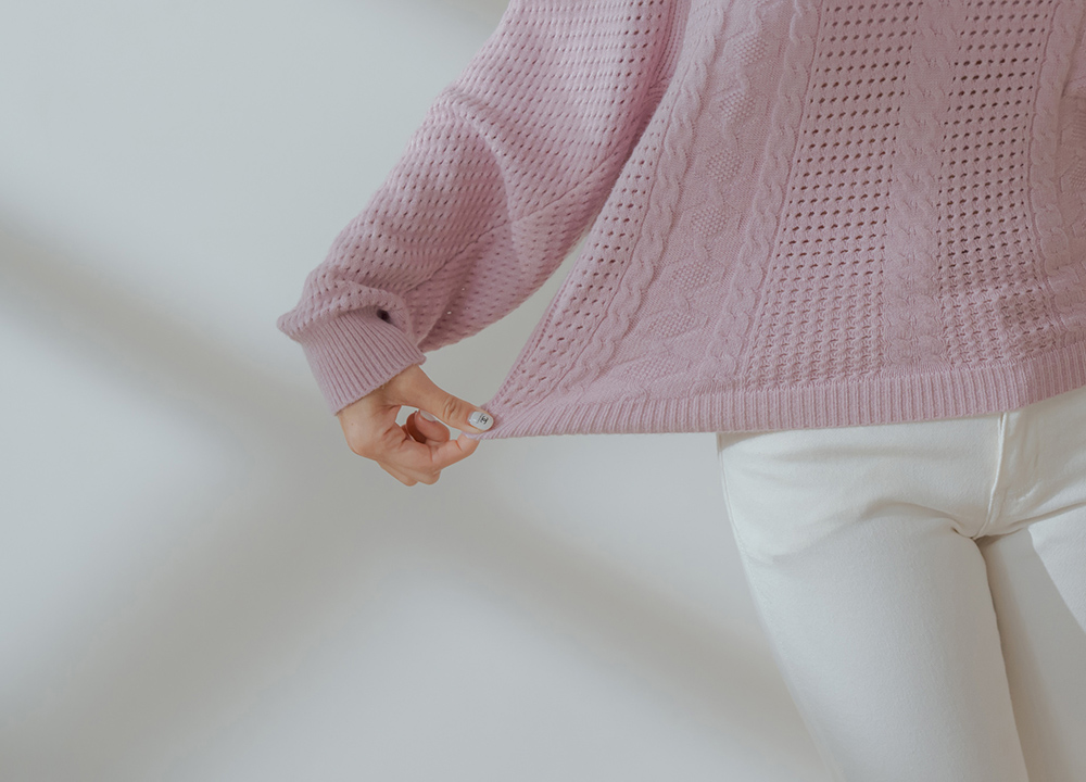 經典鏤空V領燈籠袖針織上衣