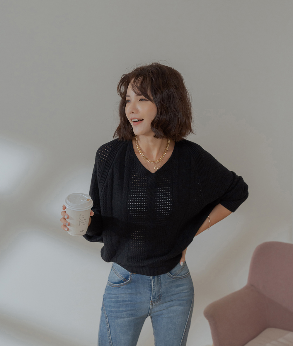 經典鏤空V領燈籠袖針織上衣