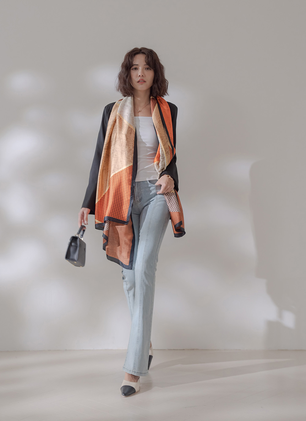 正面壓線修身小喇叭牛仔褲