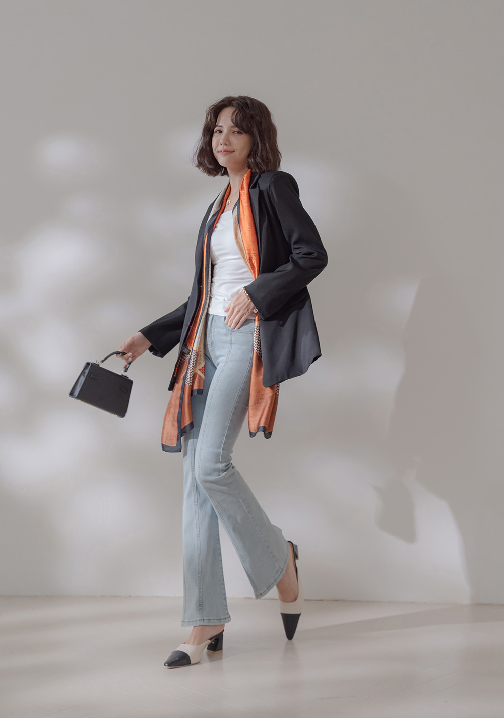 正面壓線修身小喇叭牛仔褲