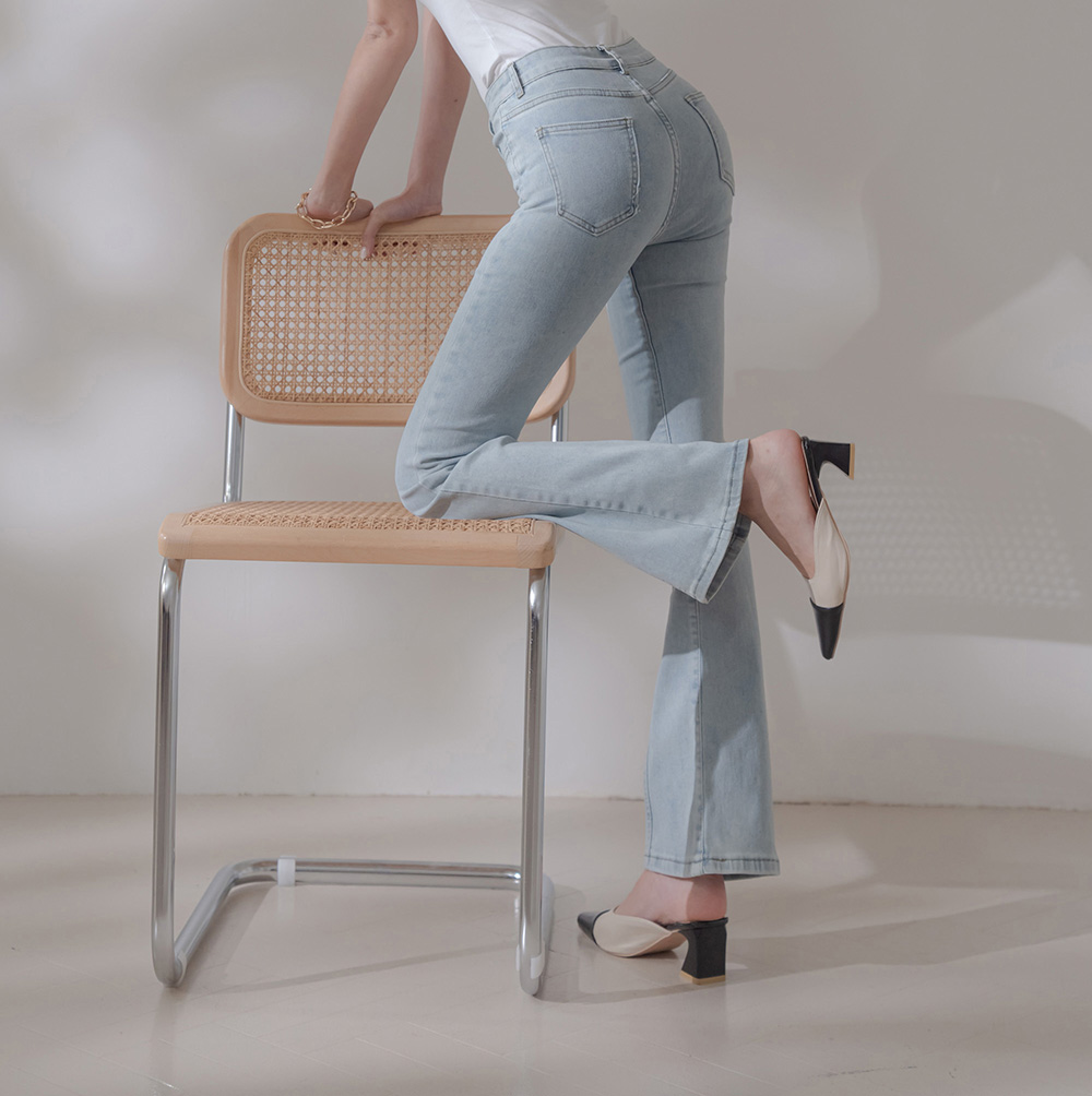 正面壓線修身小喇叭牛仔褲