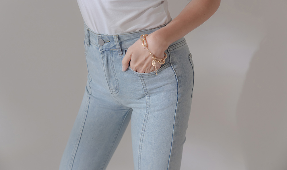 正面壓線修身小喇叭牛仔褲