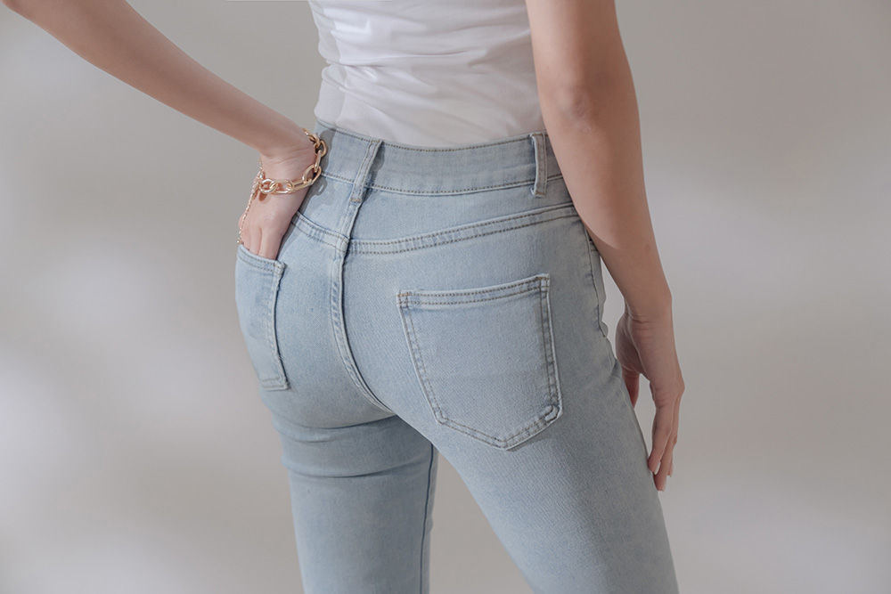 正面壓線修身小喇叭牛仔褲