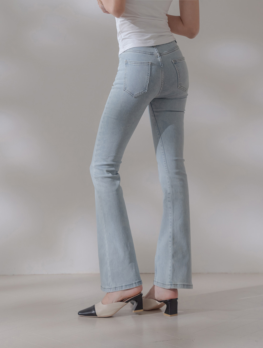 正面壓線修身小喇叭牛仔褲