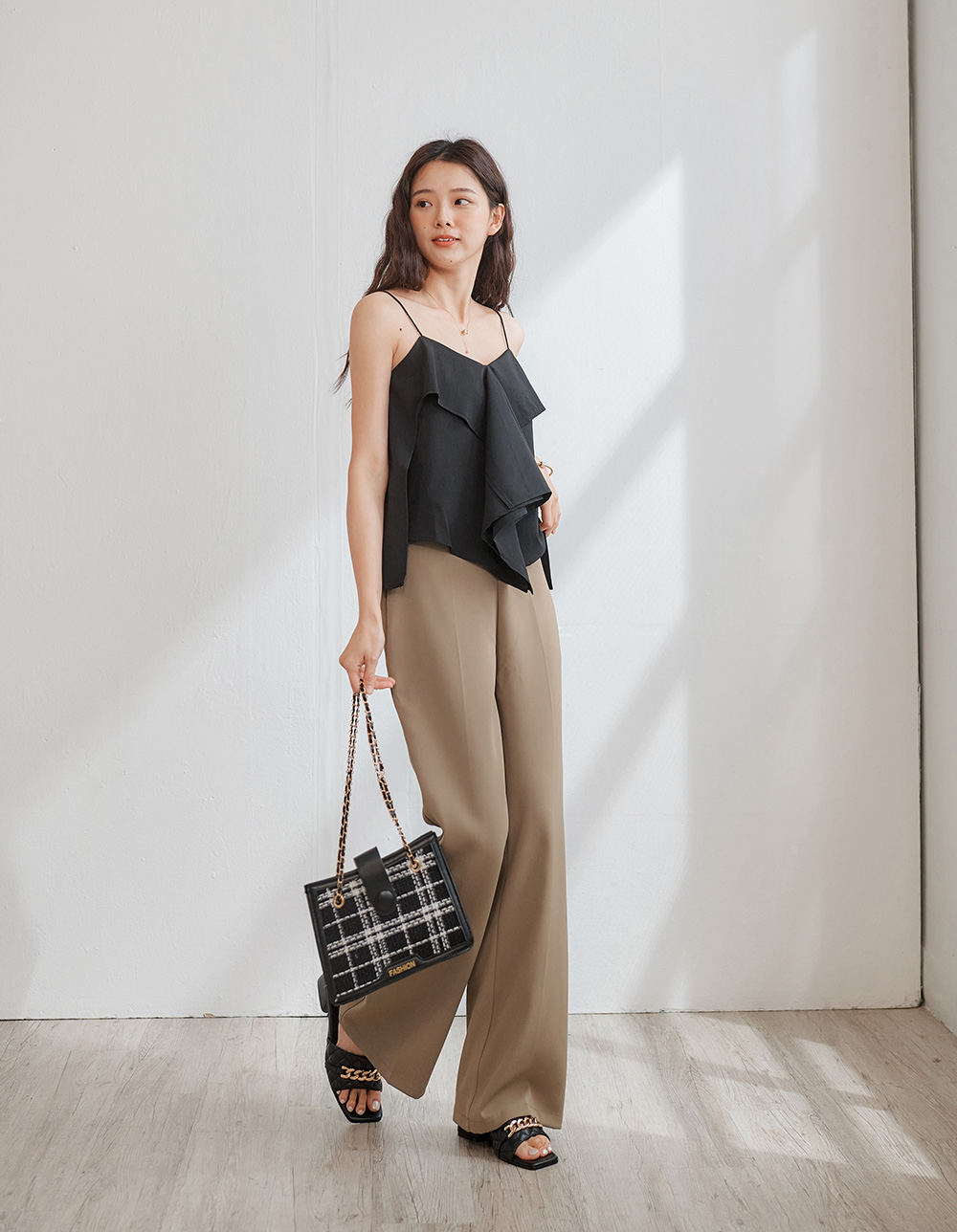 前V剪裁高腰微喇叭西裝褲,百搭,修身,顯瘦,時尚,春天