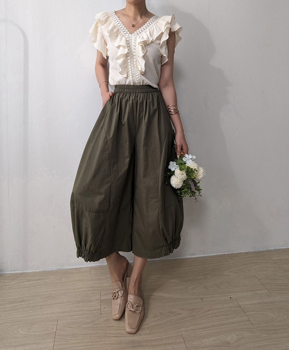 Y字形蕾絲設計荷葉袖上衣