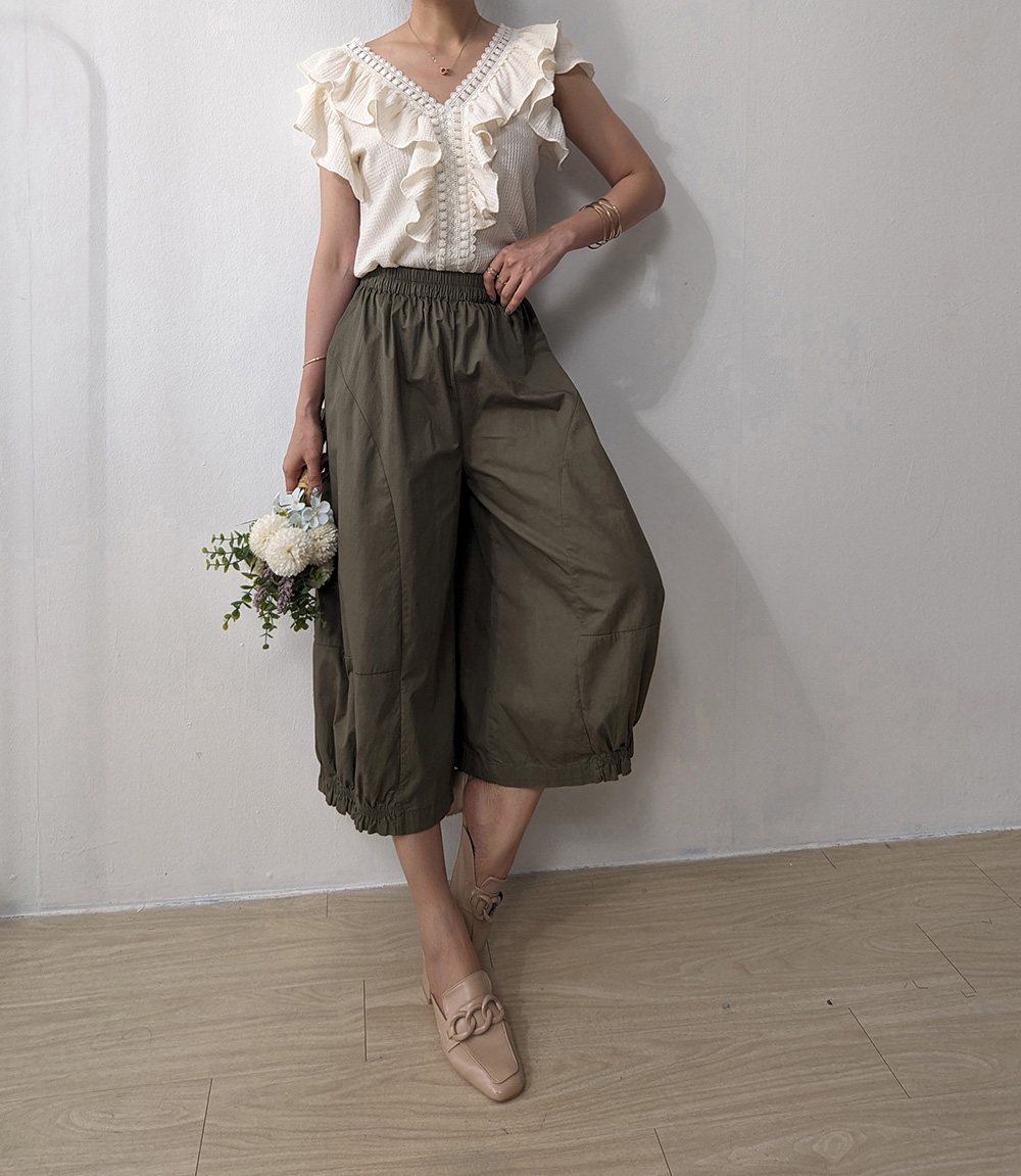 Y字形蕾絲設計荷葉袖上衣