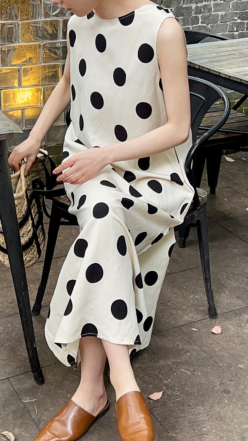 U背抽繩大波點無袖洋裝,婉約,綁帶,美背,開衩,甜美