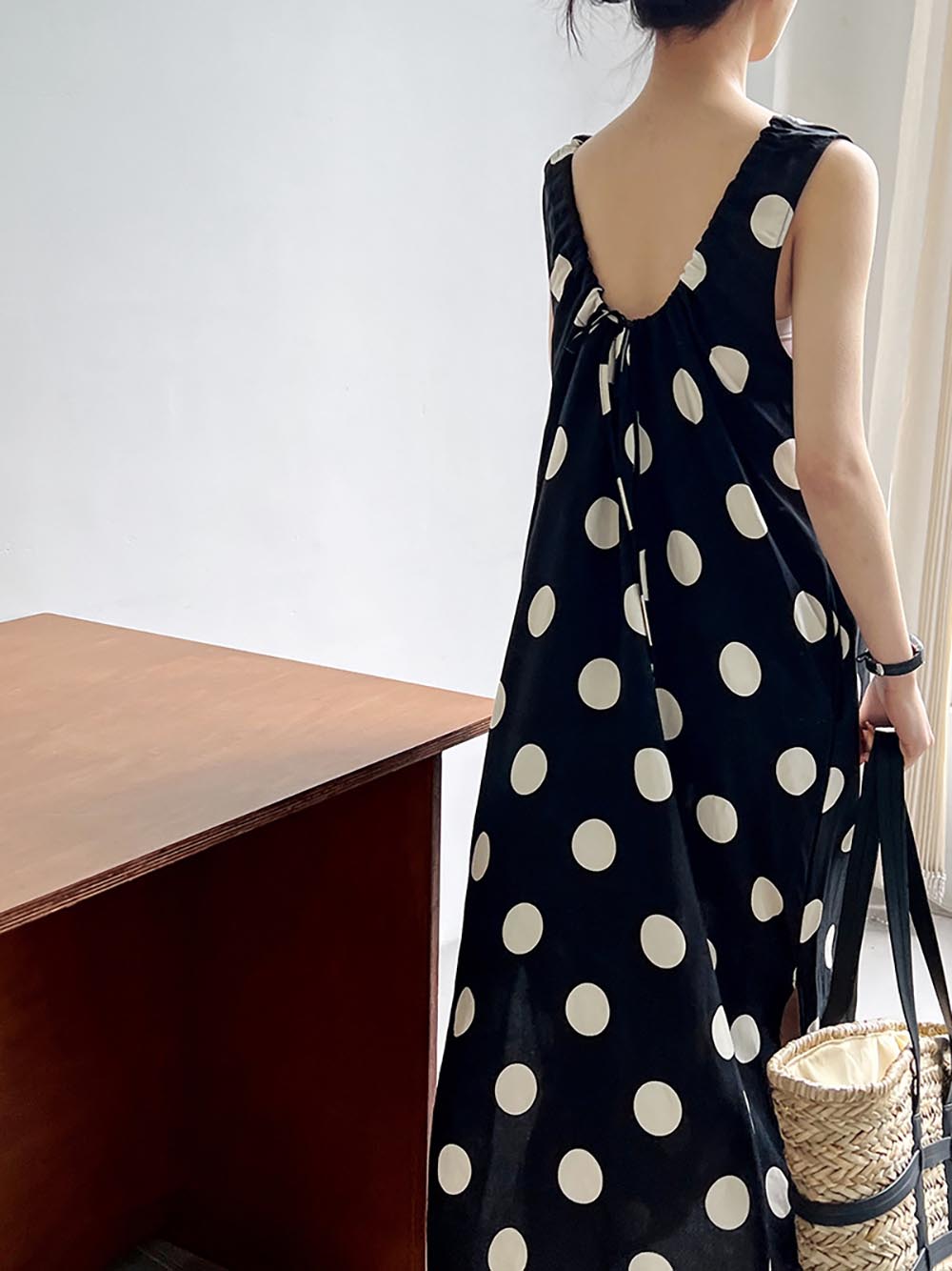 U背抽繩大波點無袖洋裝,婉約,綁帶,美背,開衩,甜美