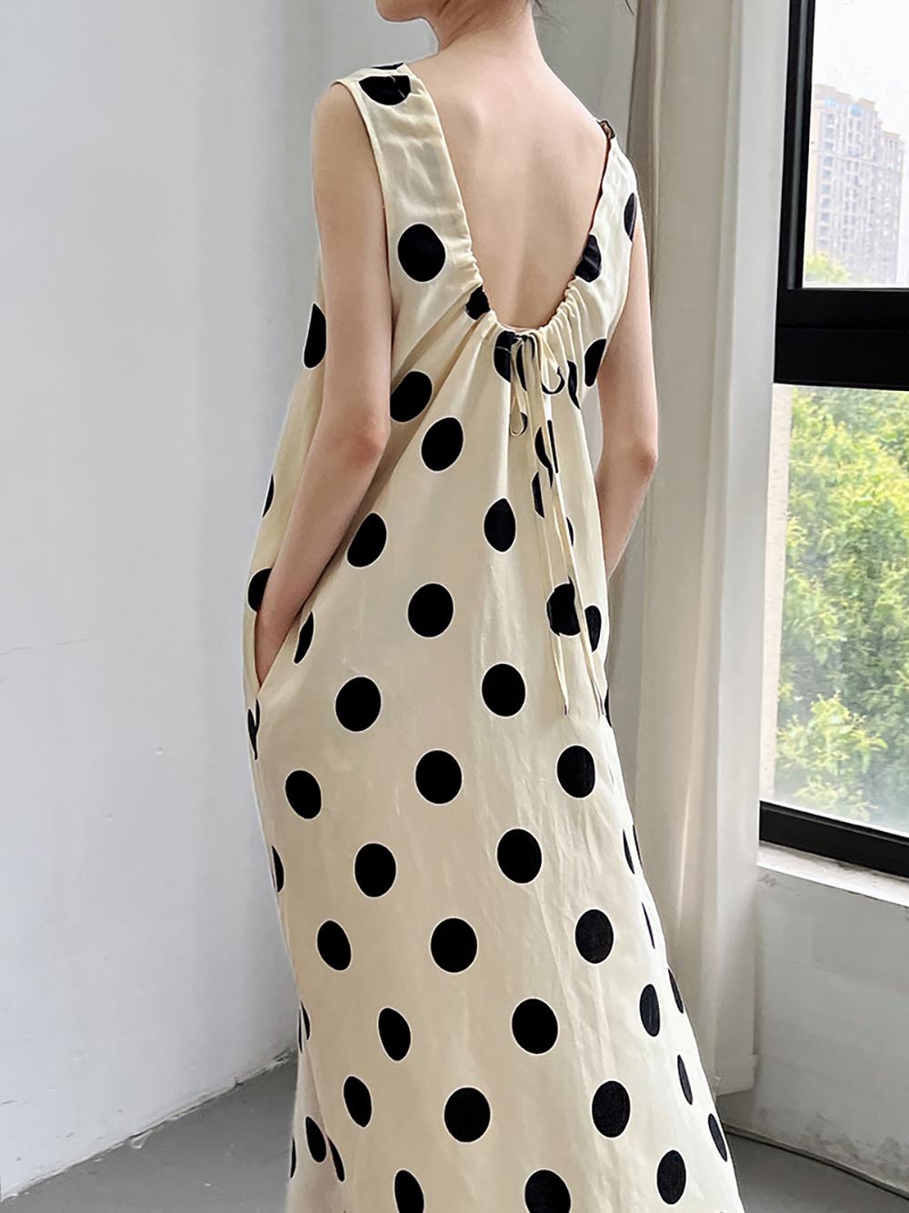 U背抽繩大波點無袖洋裝,婉約,綁帶,美背,開衩,甜美