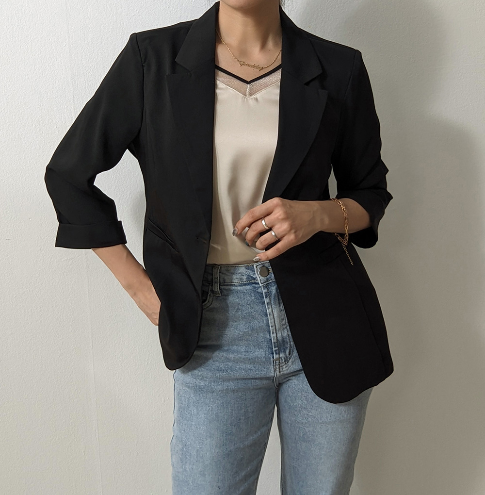 俐落剪裁收腰七分袖西裝外套,中大尺碼,寬鬆,立領,V領,釦子