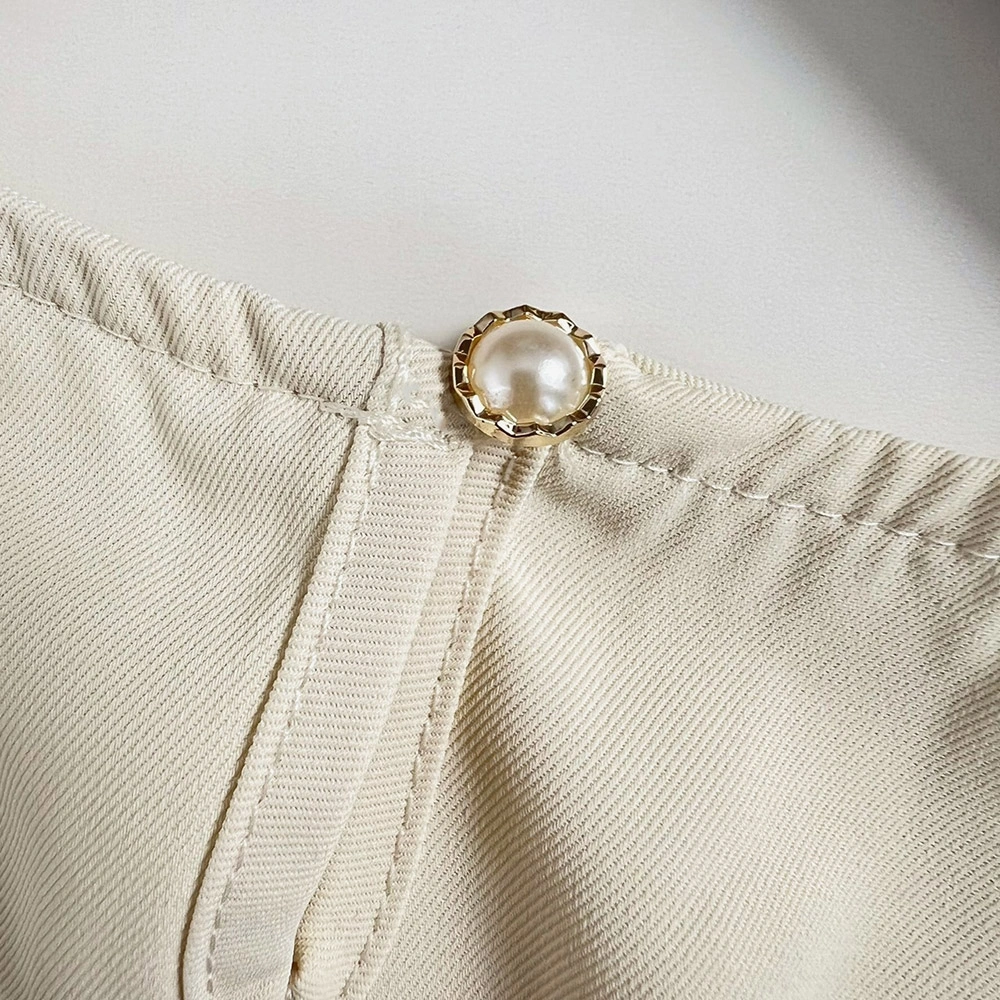 大荷葉袖造型珍珠釦上衣