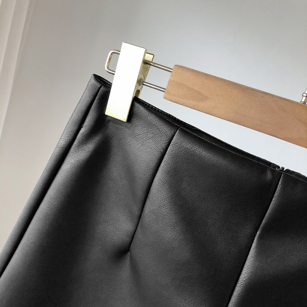 個性帥氣後拉鍊皮革短褲
