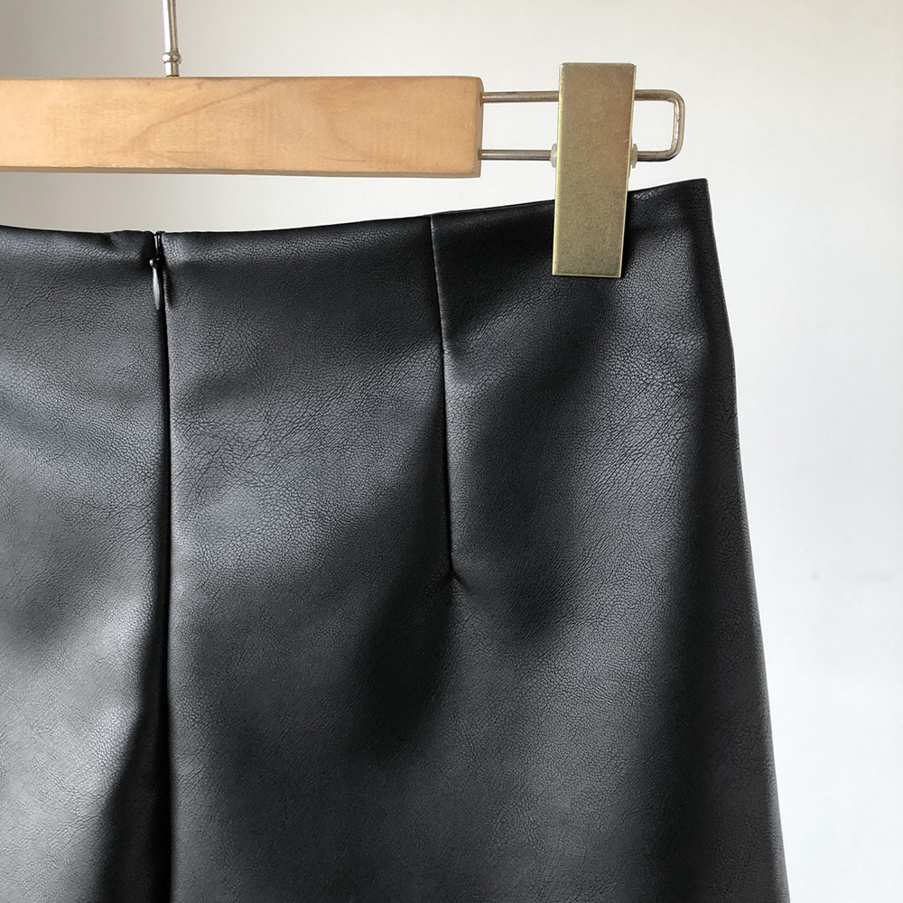 個性帥氣後拉鍊皮革短褲