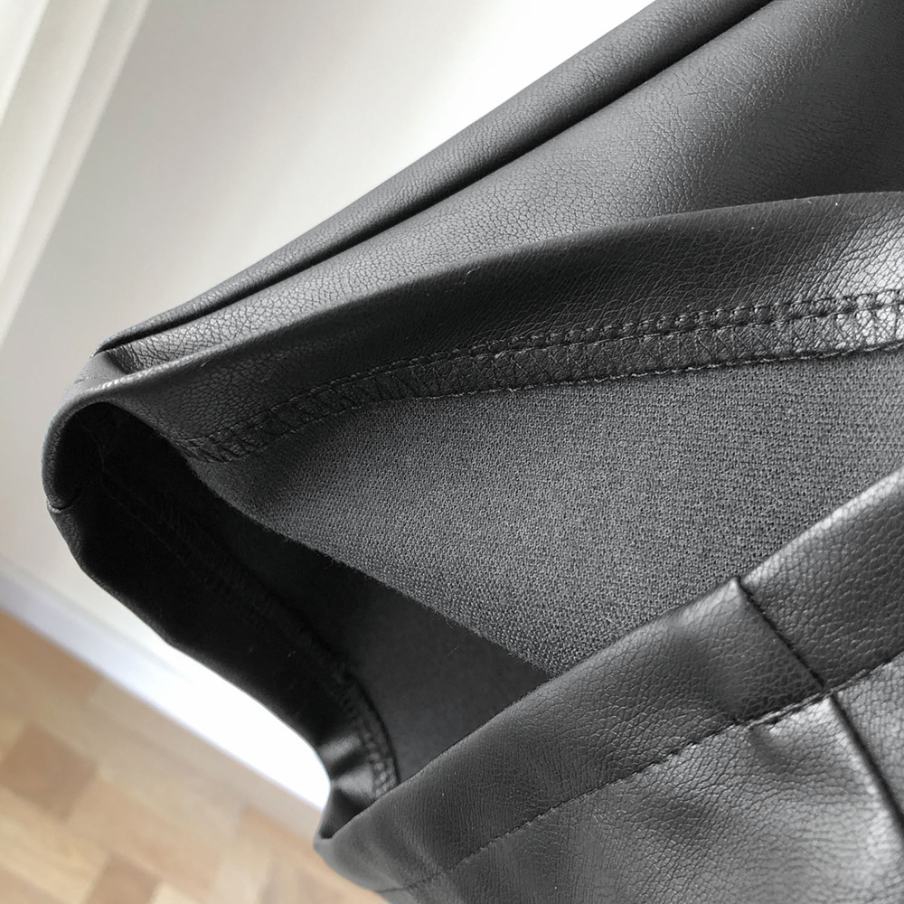 個性帥氣後拉鍊皮革短褲