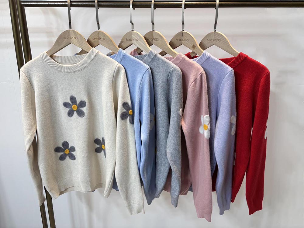 花朵裝飾針織上衣