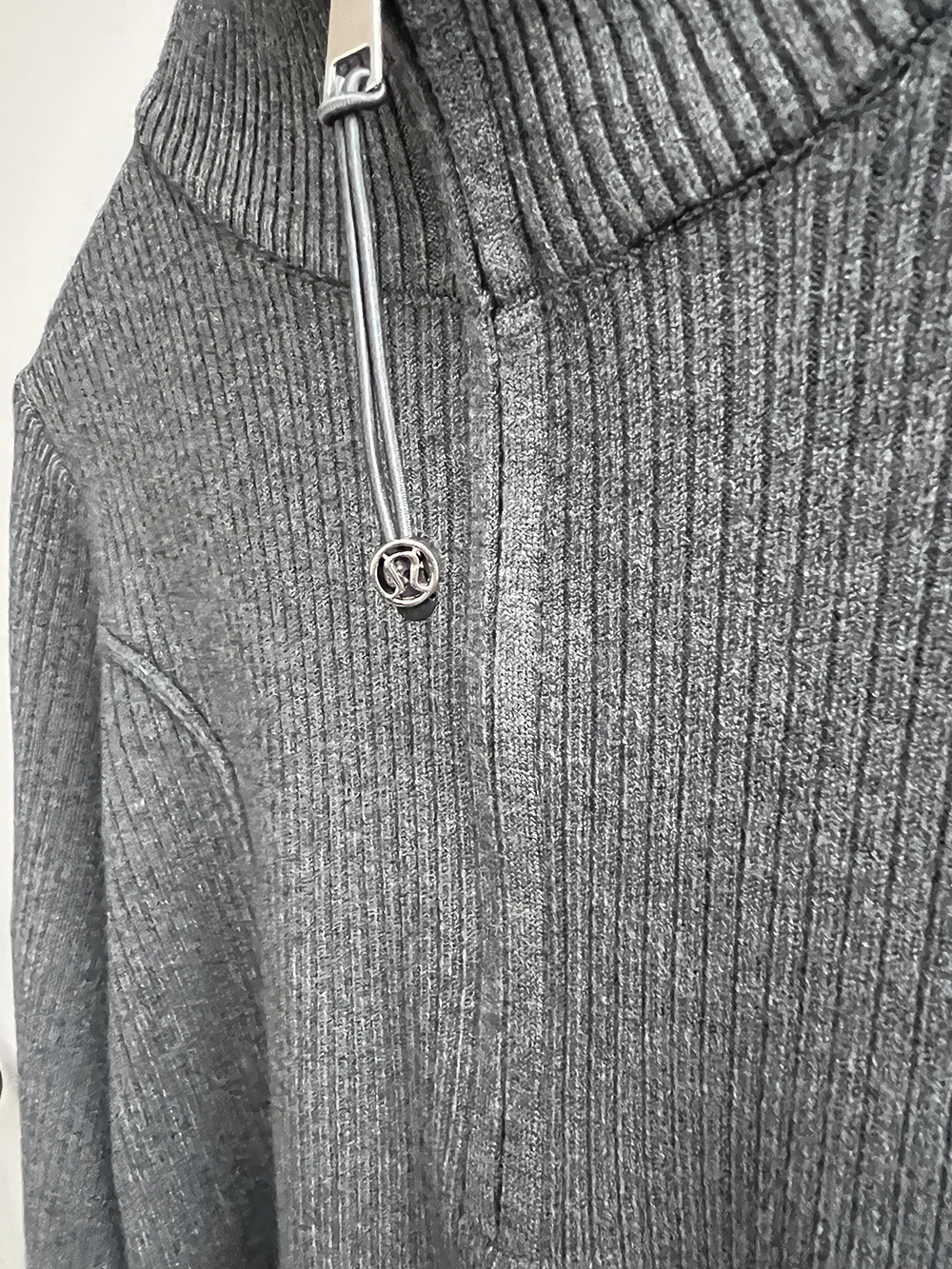 前半開拉鏈針織上衣