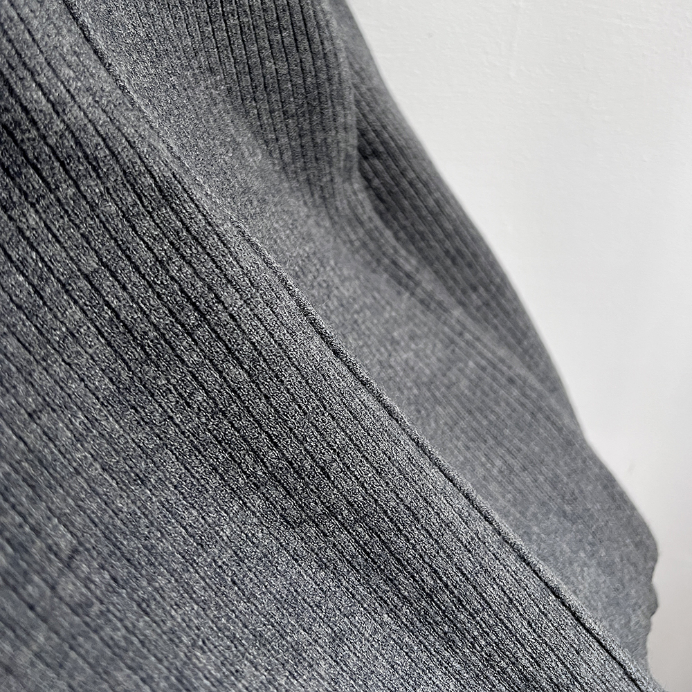 前半開拉鏈針織上衣