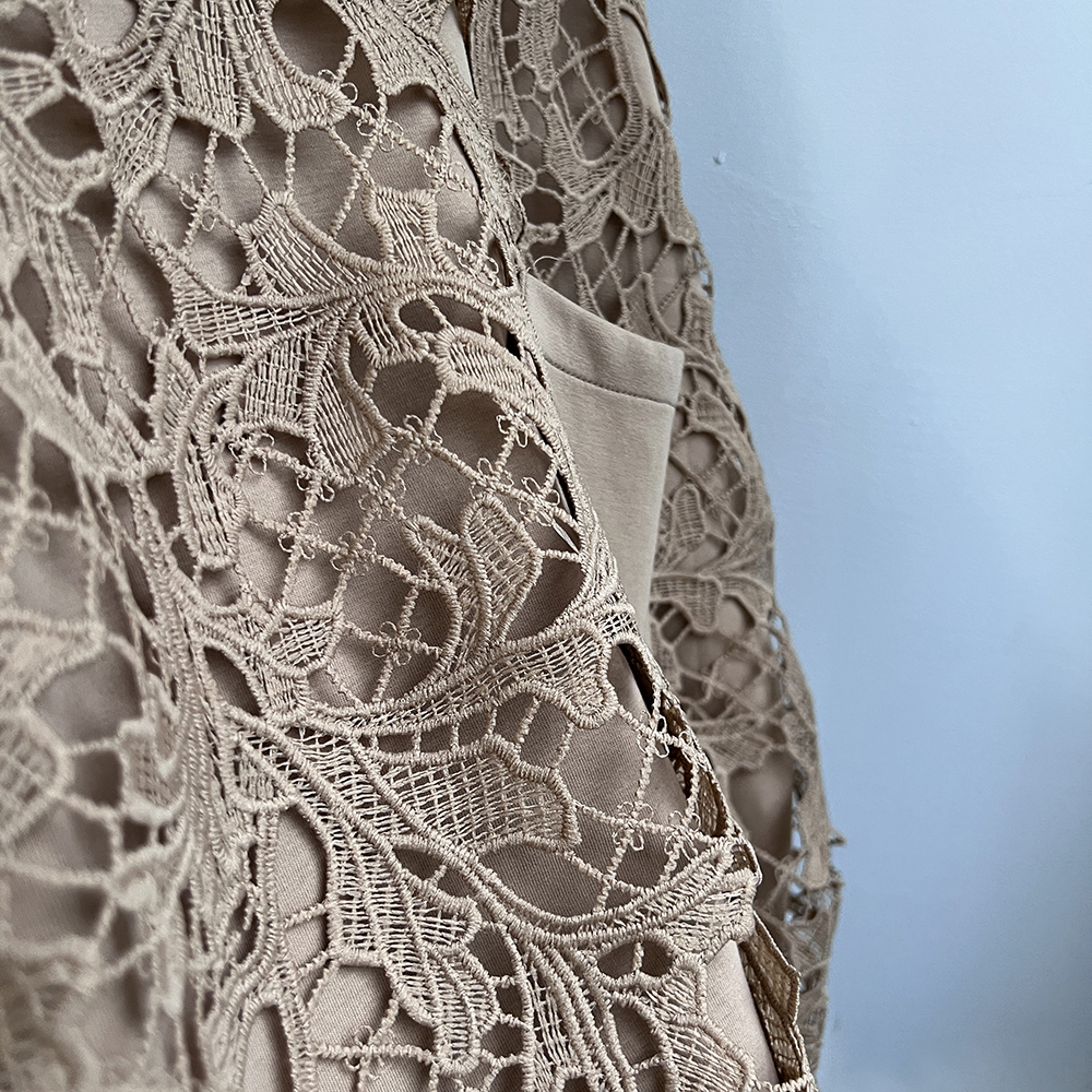 蕾絲拼接下擺抽繩上衣