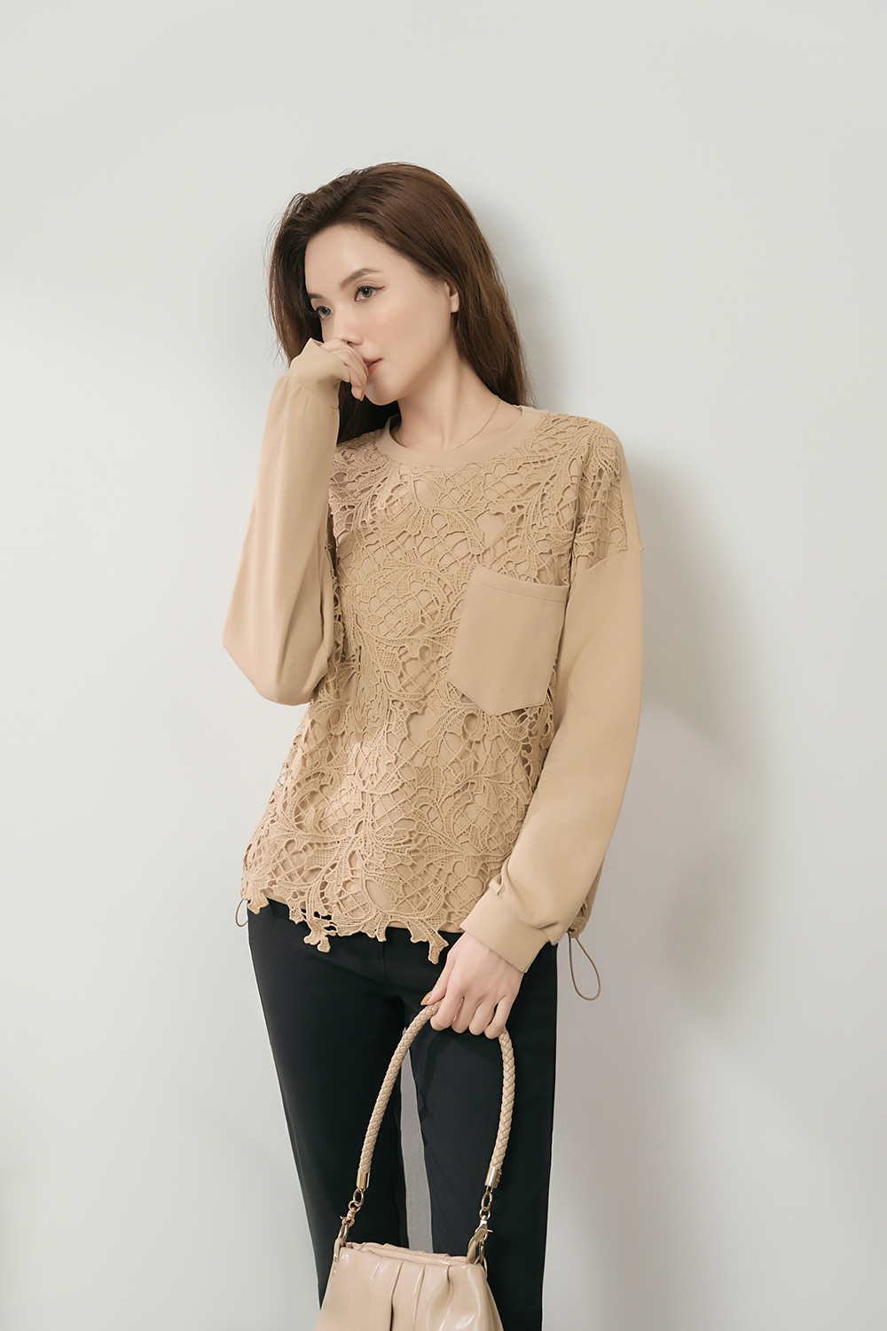 蕾絲拼接下擺抽繩上衣