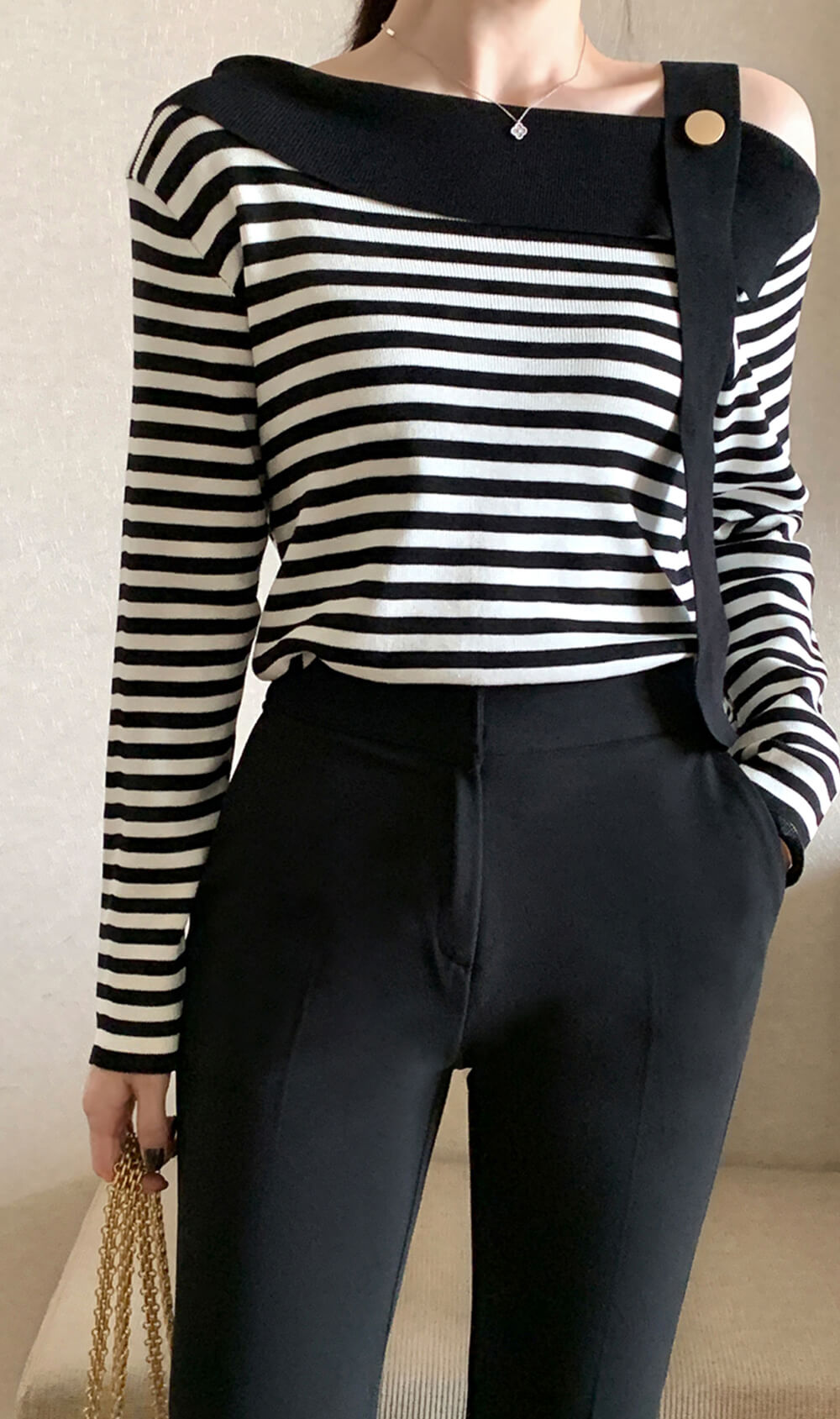 露肩斜領撞色條紋上衣