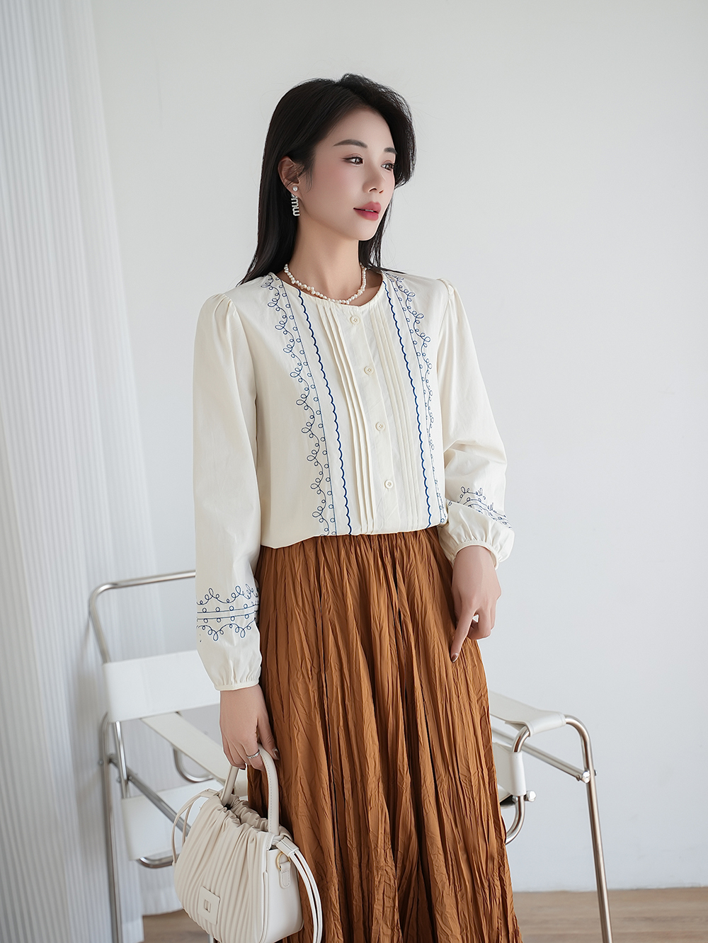 設計感刺繡圓領襯衫