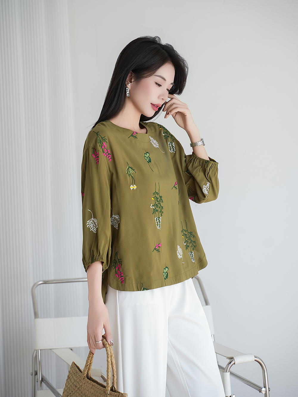 花朵刺繡七分袖上衣