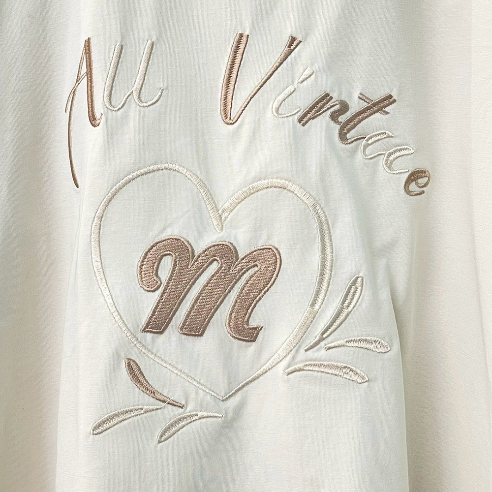 側邊開釦刺繡字母上衣