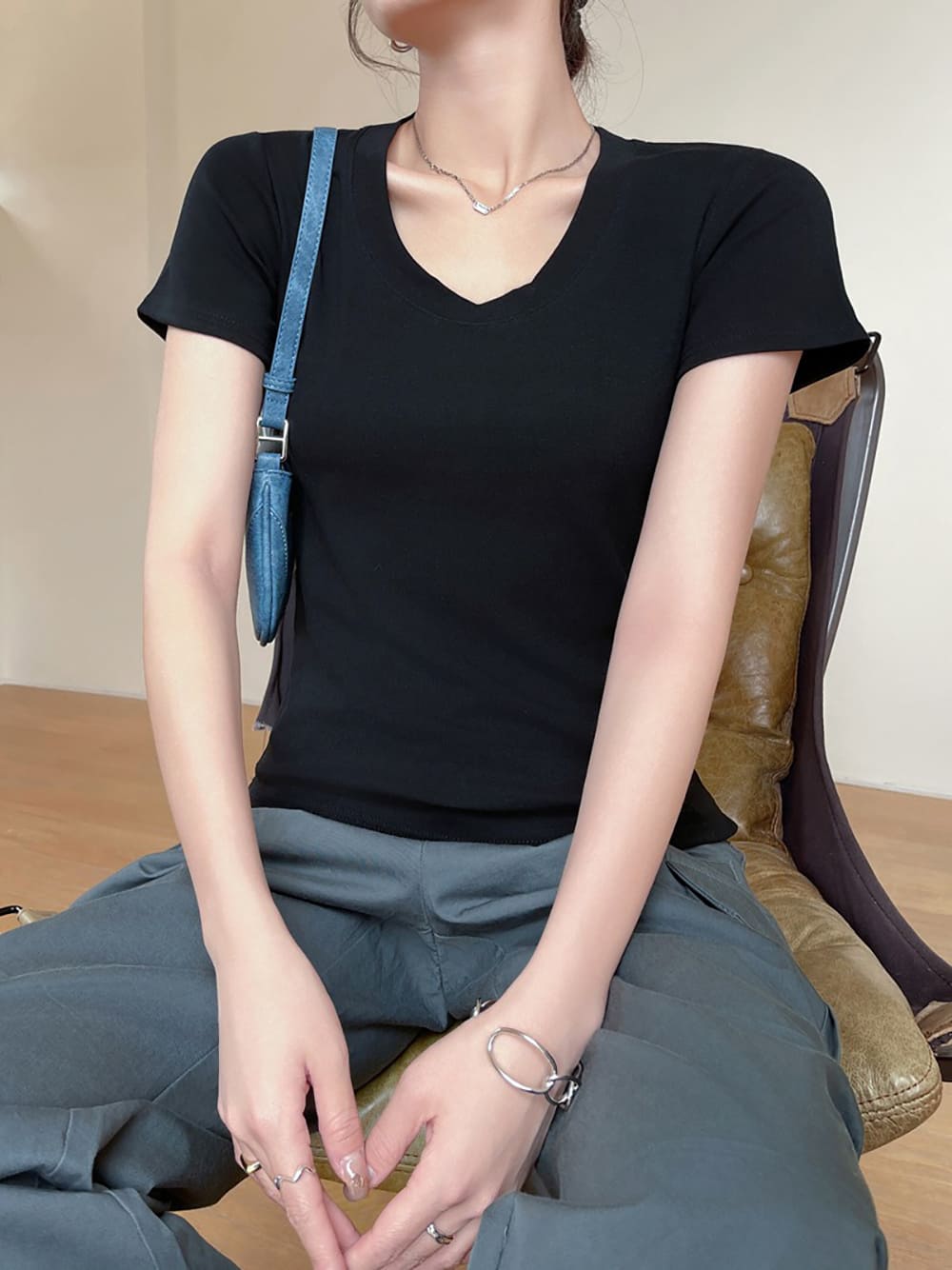 經典簡約圓領修身上衣