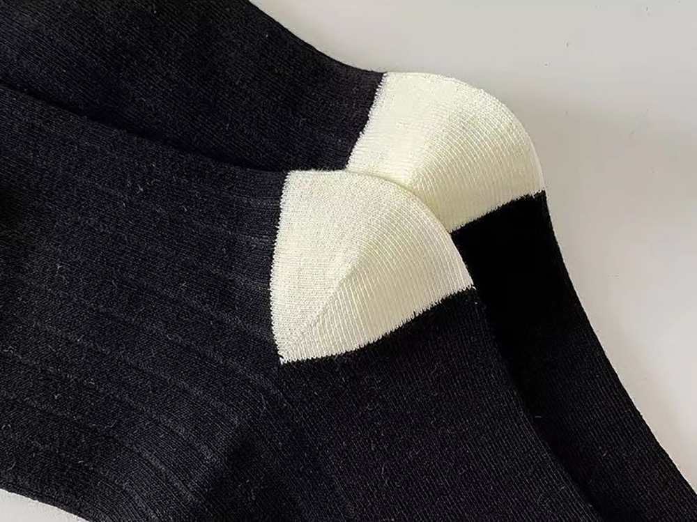 拼色山茶花中筒襪