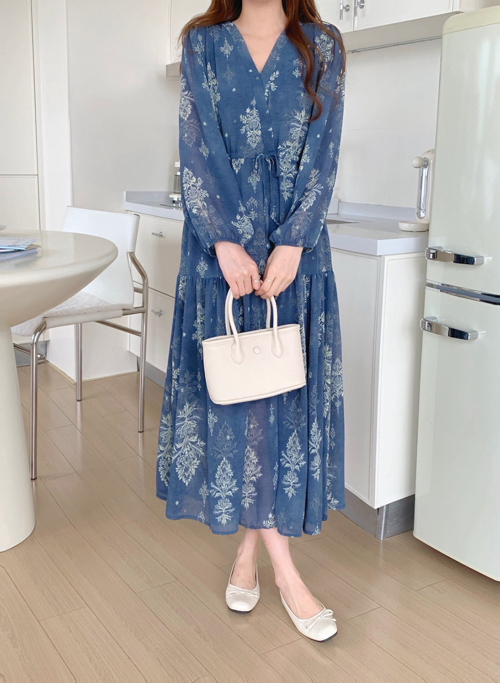 優雅V領抽繩印花洋裝