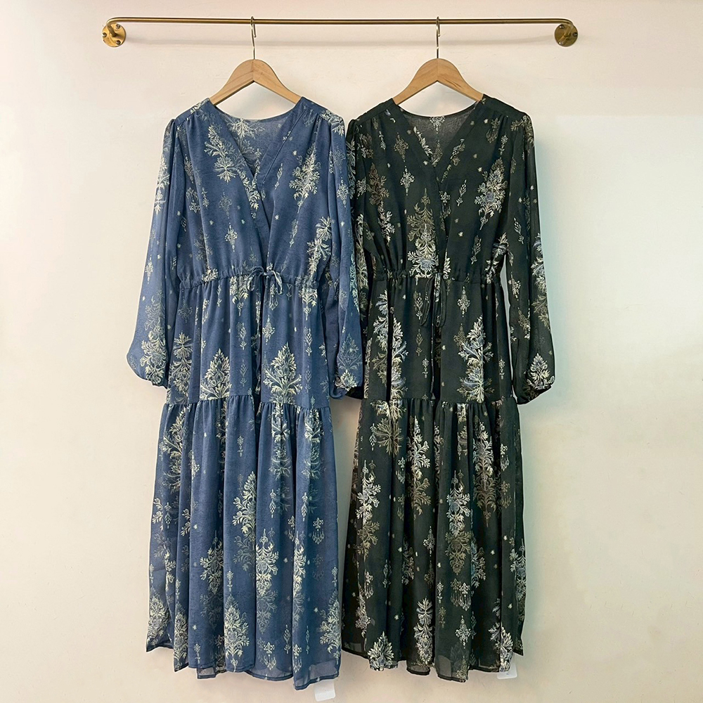 優雅V領抽繩印花洋裝