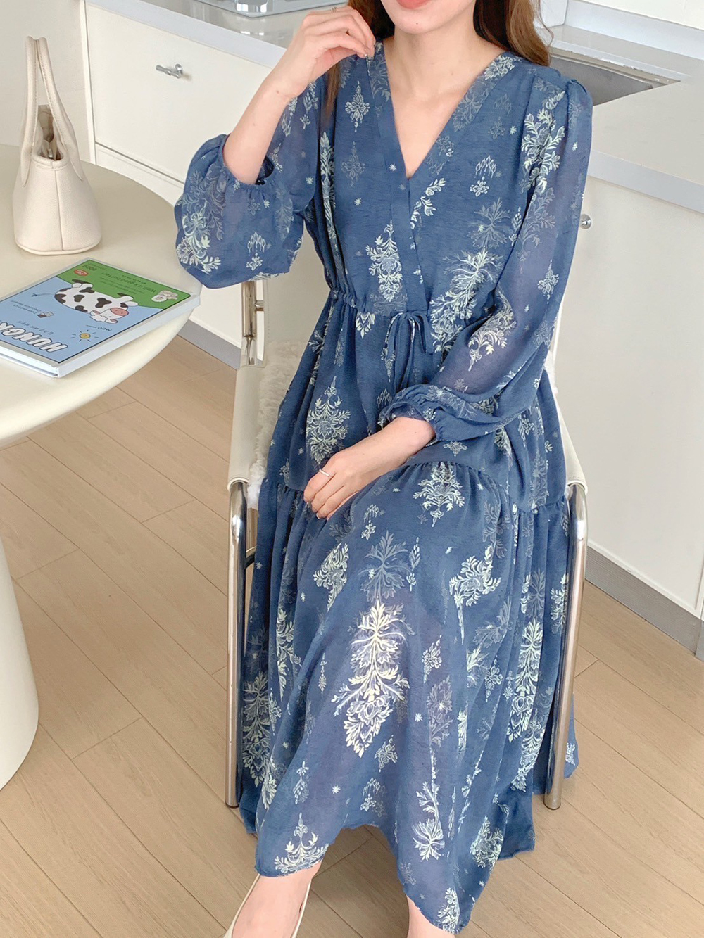 優雅V領抽繩印花洋裝