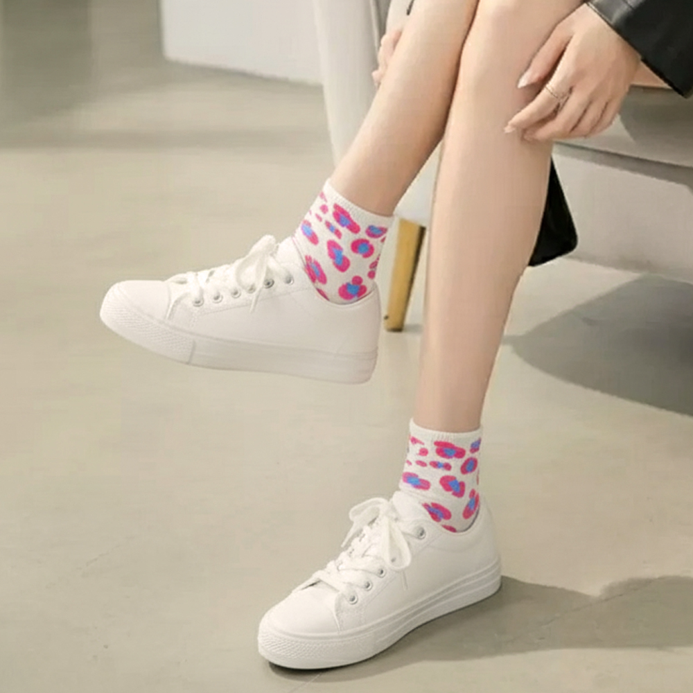 百搭可愛高彈中筒襪