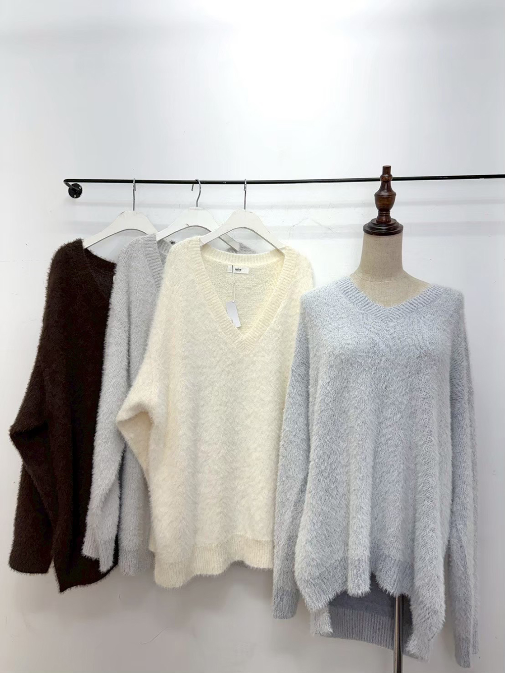 寬鬆大V領側開衩上衣