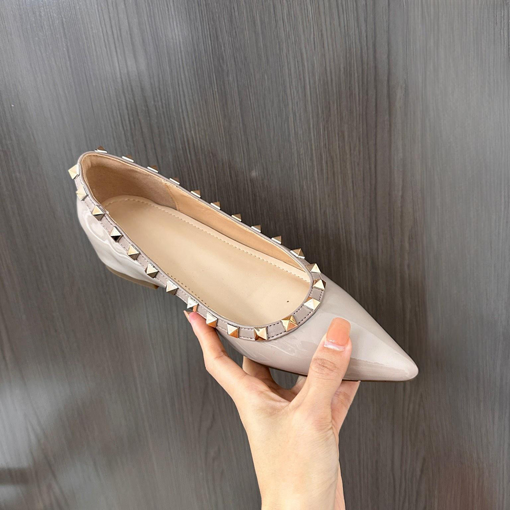 不完美-尖頭亮面鉚釘內增高鞋