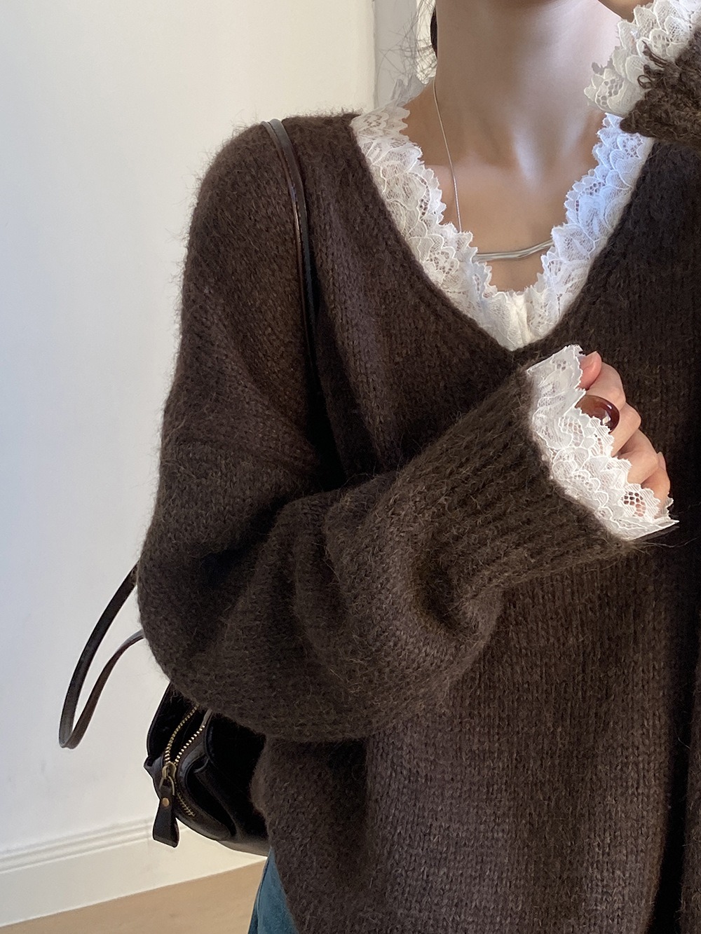 蕾絲花邊V領針織毛衣