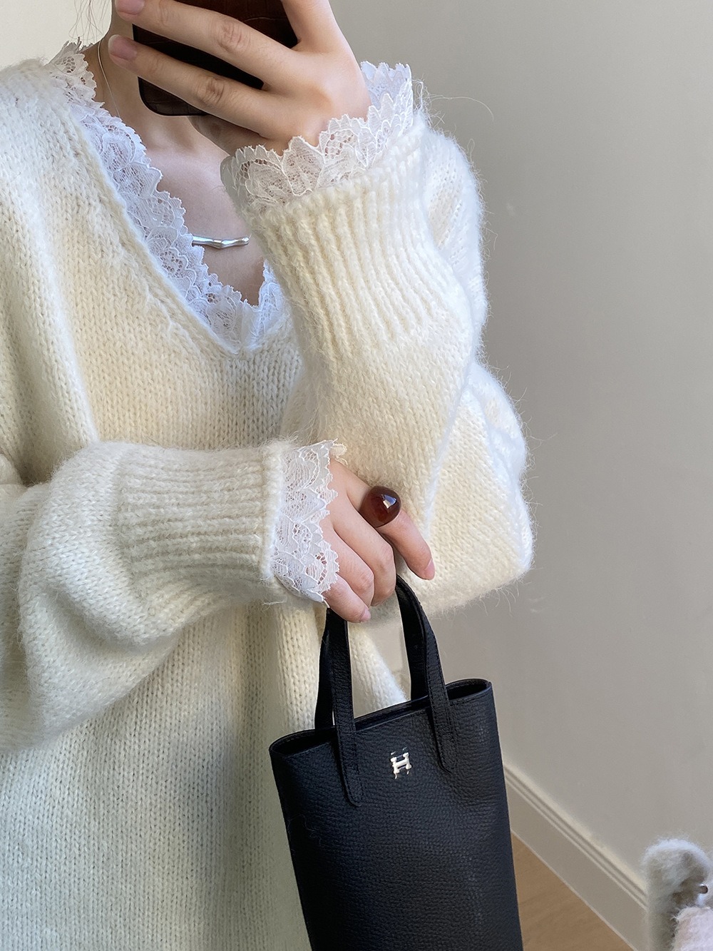 蕾絲花邊V領針織毛衣