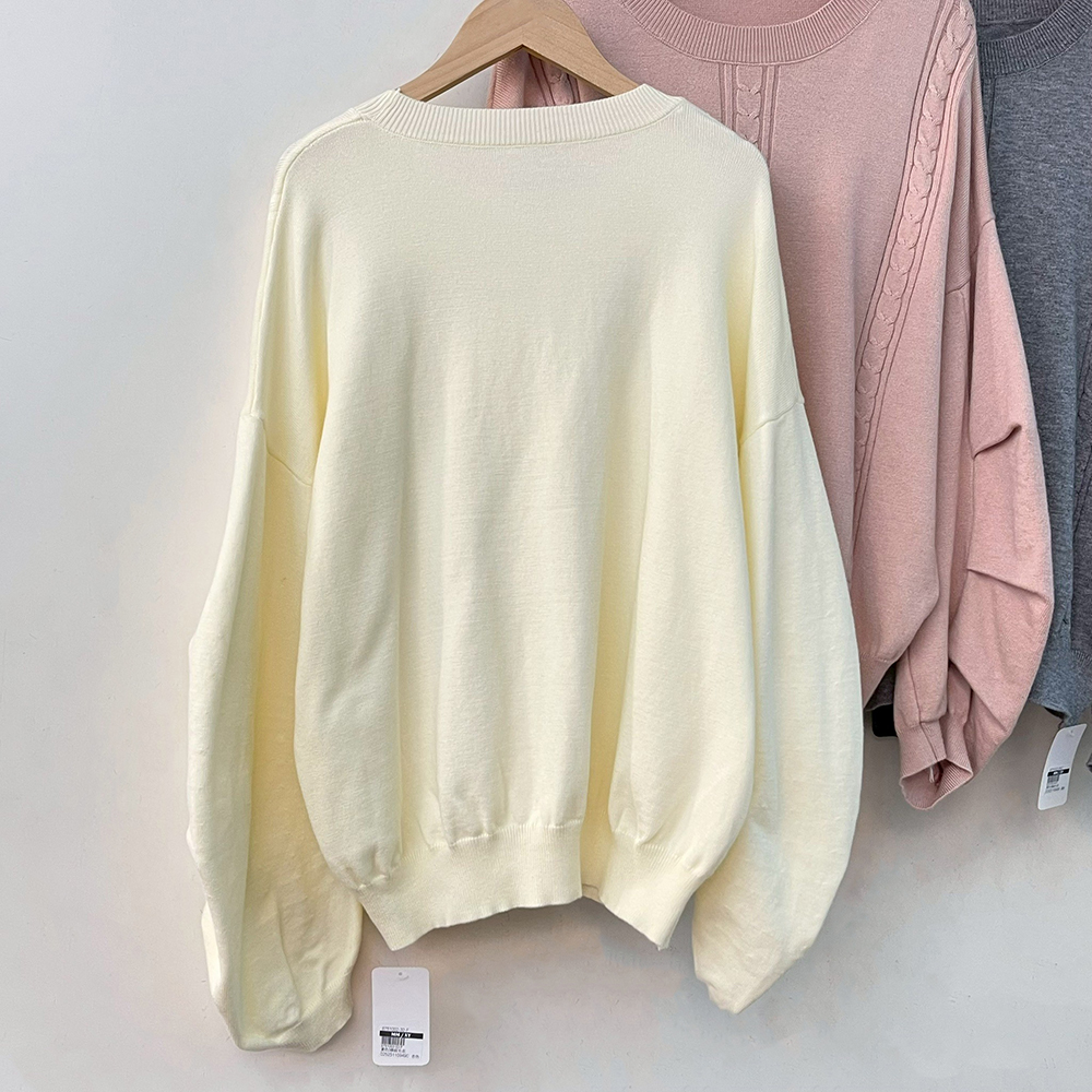 素色百搭款針織上衣