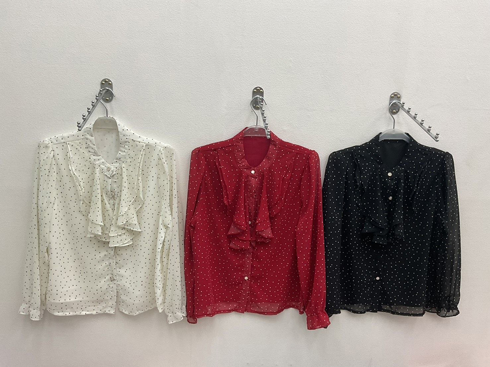 滿版愛心荷葉領上衣