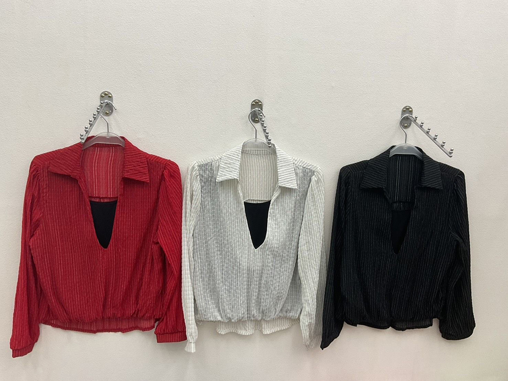 滿版點點假兩件上衣