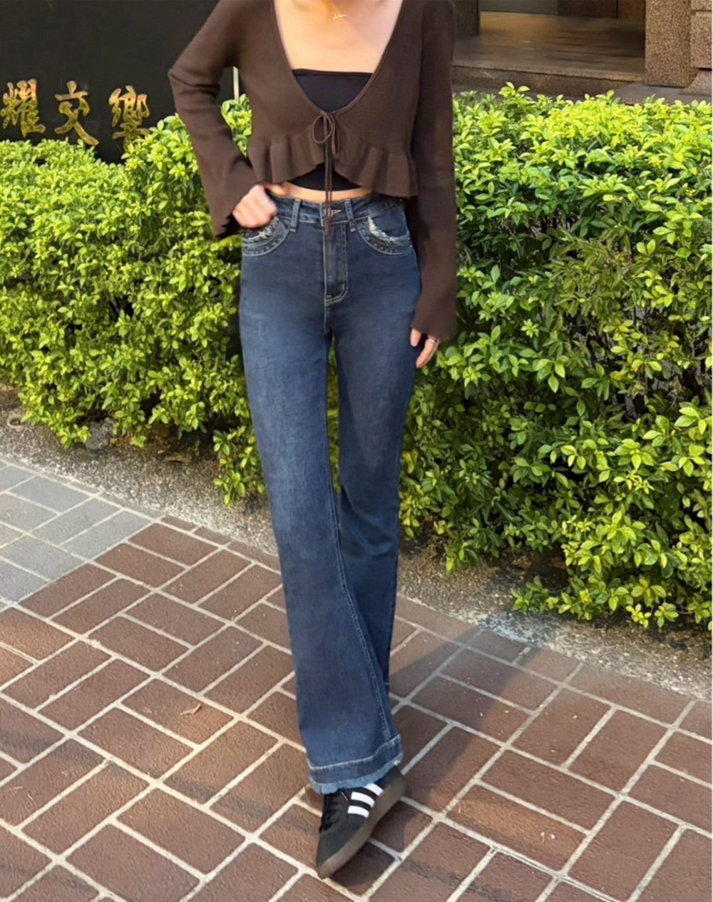 個性鬚邊喇叭牛仔褲