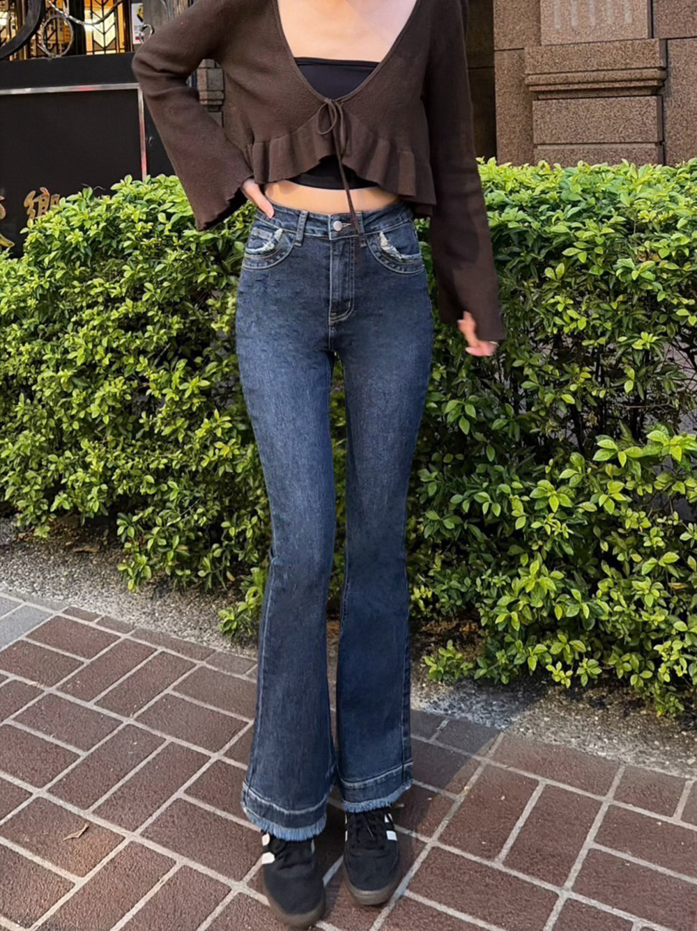 個性鬚邊喇叭牛仔褲