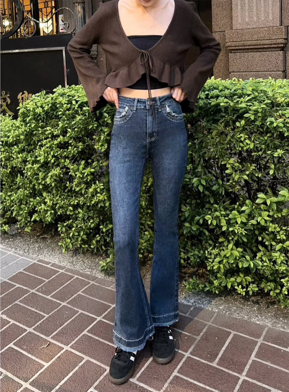 個性鬚邊喇叭牛仔褲