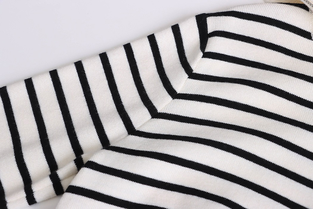 翻領撞色條紋針織上衣