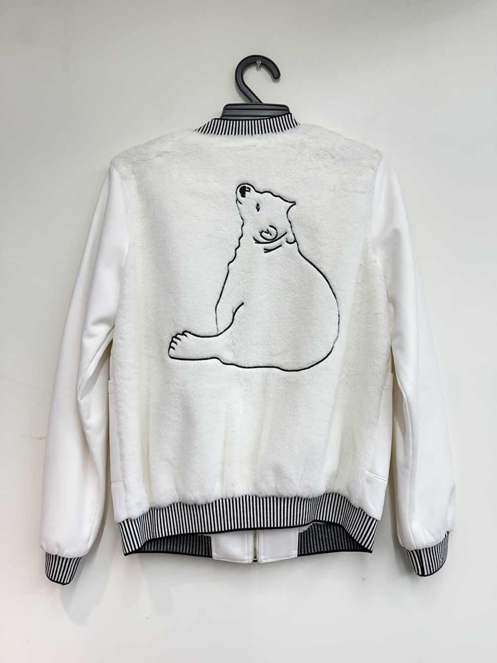 毛茸茸北極熊刺繡外套