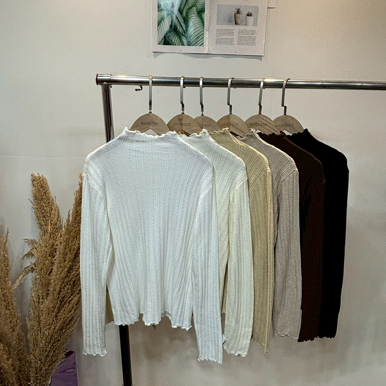 溫柔木耳邊半高領上衣