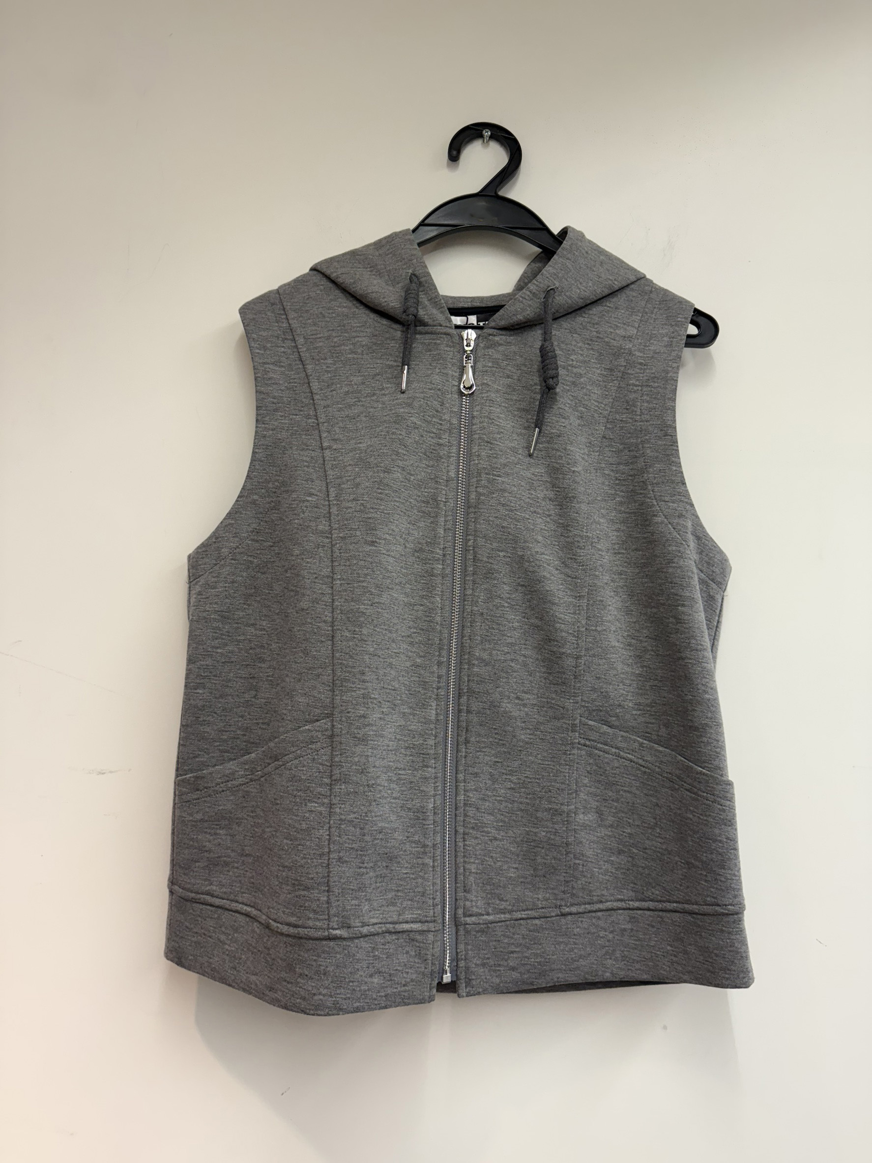 簡約輕盈連帽背心外套