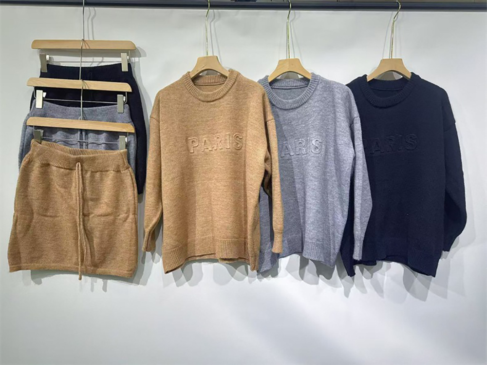 字母壓印針織短裙套裝