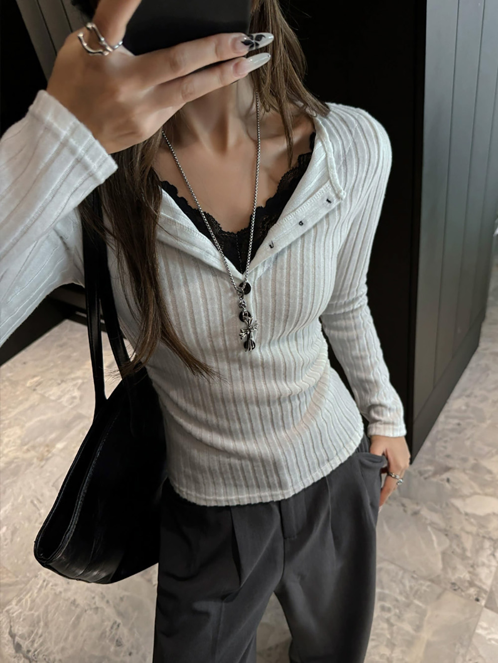 坑條V領蕾絲拼接上衣,evaviva,8C-GR7328,坑條V領蕾絲拼接上衣,領500,999免運